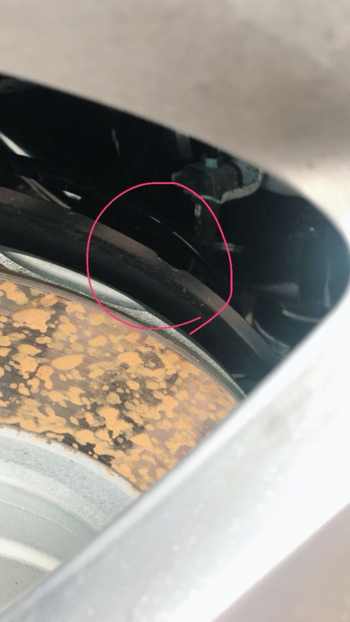 請問這樣的煞車碟盤正常嗎?已解決