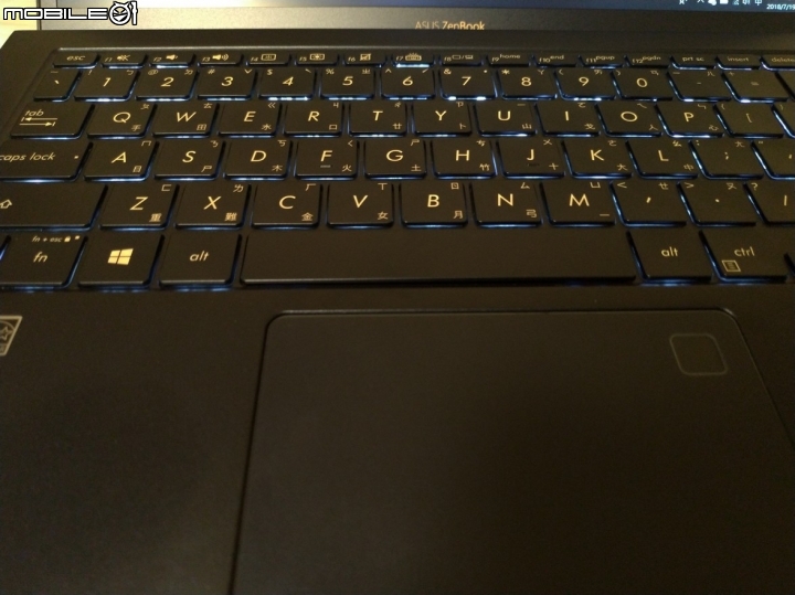 【Zenbook S 開箱】S出擊，女超人也心醉