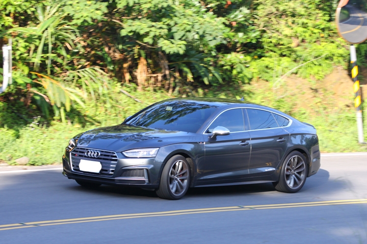 隨心晨跑：AUDI S5 Sportback