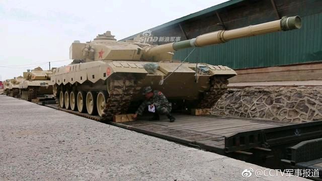 我96B坦克再次出征俄军事大赛，这次换沙漠迷彩涂装