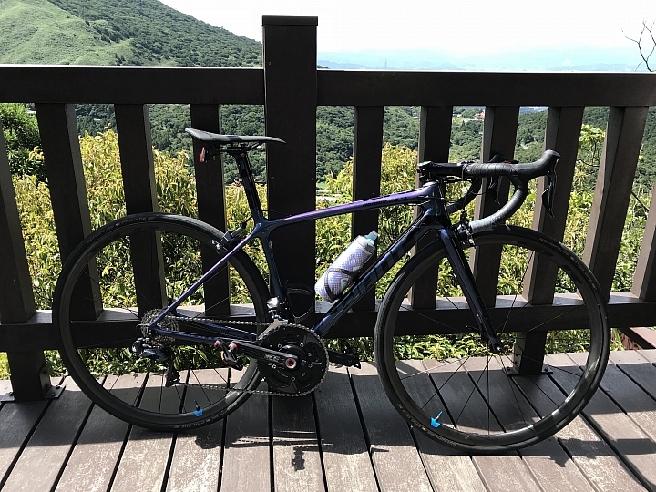 [心得] GIANT TCR ADV SL變色龍開箱 加碼與 2011 CANNONDALE SUPERSIX HM比較