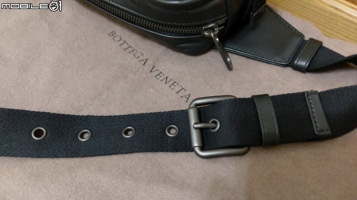 BOTTEGA VENETA  黑色編織腰包