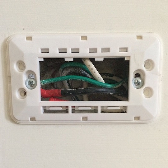 請教板上高手，這個廚房預留的孔位是做什麼的？