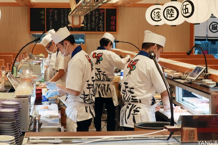 【內湖】合點壽司（がってん寿司），由師傅現場捏製的迴轉壽司