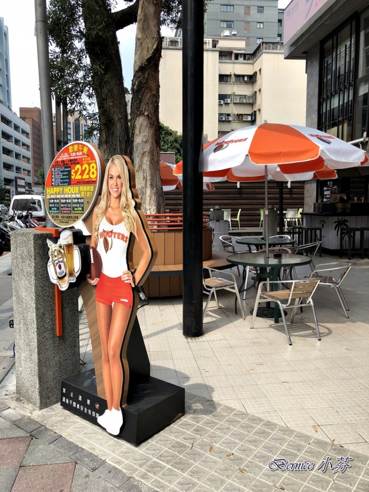 呼特斯餐廳HOOTERS(慶城店)呼拉圈女郎/啦啦隊制服/美式餐廳/漢堡/排餐(捷運南京復興站)