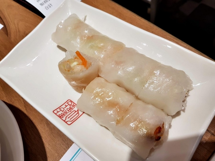 台北市 台北微風台北車站店 [點點心] 來自香港的人氣港式點心~ 生意很好要排隊~ 推薦脆皮鮮蝦腸粉 & 撈麵好吃