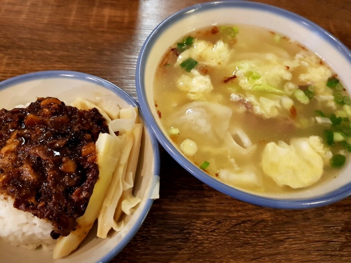 苗栗縣竹南鎮灶咖食堂~ 古早味懷舊復古風裝潢~ 飯麵湯/滷味/飲料~ 美食食記~ 超推復古氛圍~