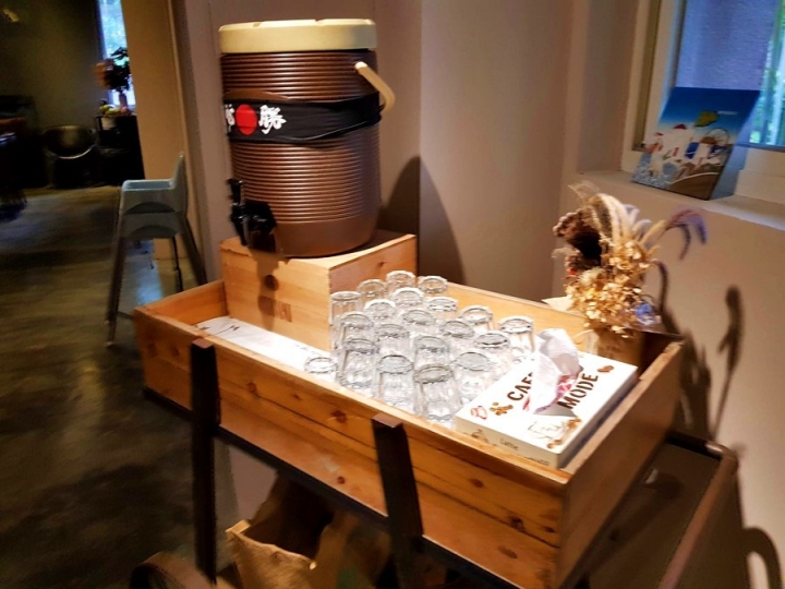台北松山民生社區富錦街Cafe Mode 木馬咖啡廳~下午茶~果汁~鬆餅甜點~ 氣氛寧靜慵懶~ 文青風~ 2018 食記