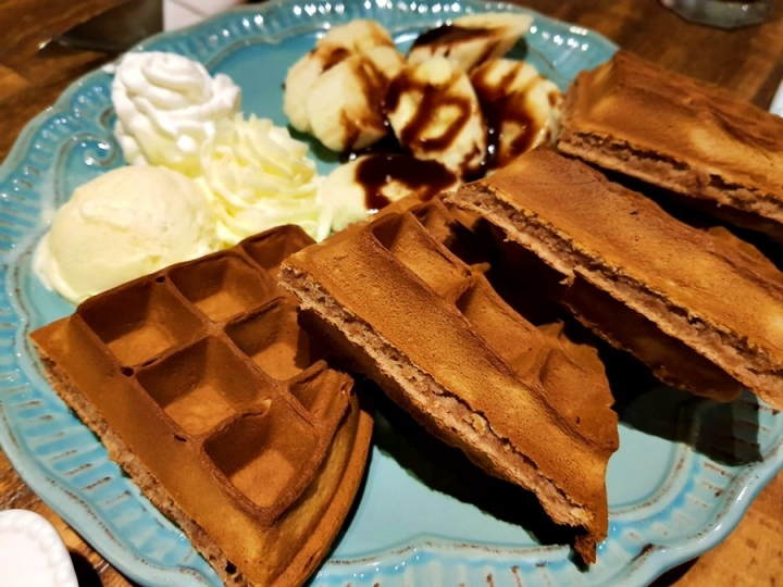 台北松山民生社區富錦街Cafe Mode 木馬咖啡廳~下午茶~果汁~鬆餅甜點~ 氣氛寧靜慵懶~ 文青風~ 2018 食記