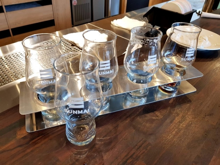 台北大安區 捷運忠孝敦南站 SUNMAI BAR 金色三麥精釀啤酒吧（安和店）適合下班後放鬆 聊天 英式酒吧風格 品酒很愜意~ 看世足好嗨~
