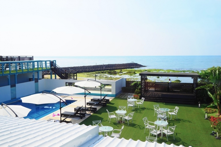 【新北三芝 | 景觀咖啡廳】坐擁湛藍大海與泳池庭園的白色Villa☀欣藍舍Blue Villa (原名藍舍)