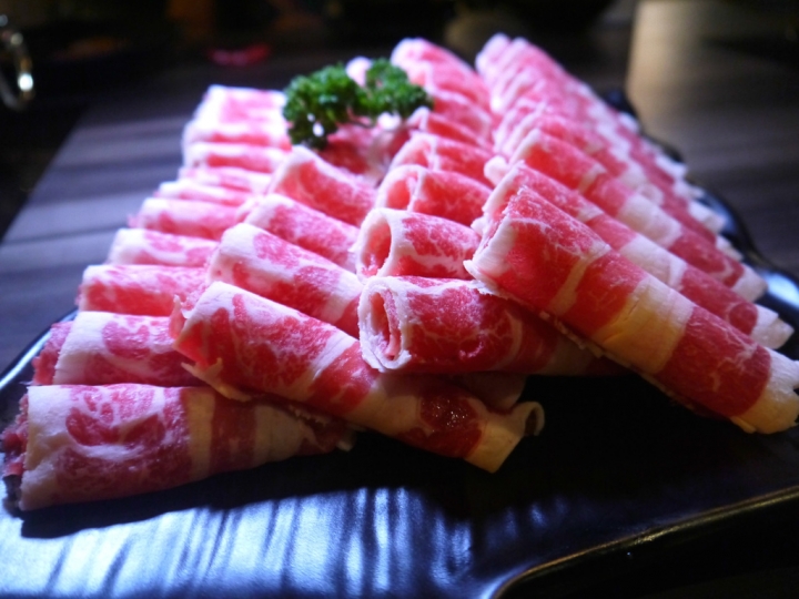 【新北市 板橋區/捷運府中站】肉麻一下精緻鴛鴦麻辣火鍋-超值選擇吃飽吃巧