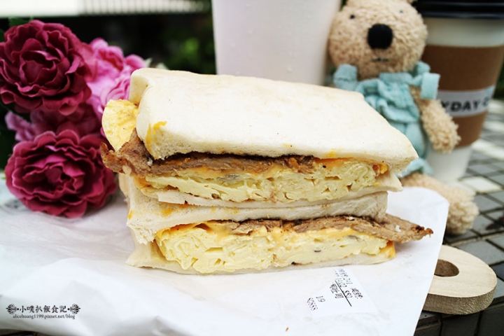 【中和早午餐】『EVERYDAY CAFE 』近永安市場站/手作吐司/咖啡.茶/排隊美食/近期推出晚間限定吃飽飽吐司
