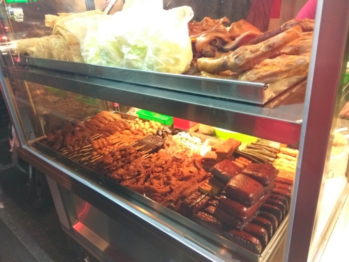 彰化市~謝滷味~中壢~分店~ (自強南路彰化一信附近) 好吃! 生意很好! 推薦!!