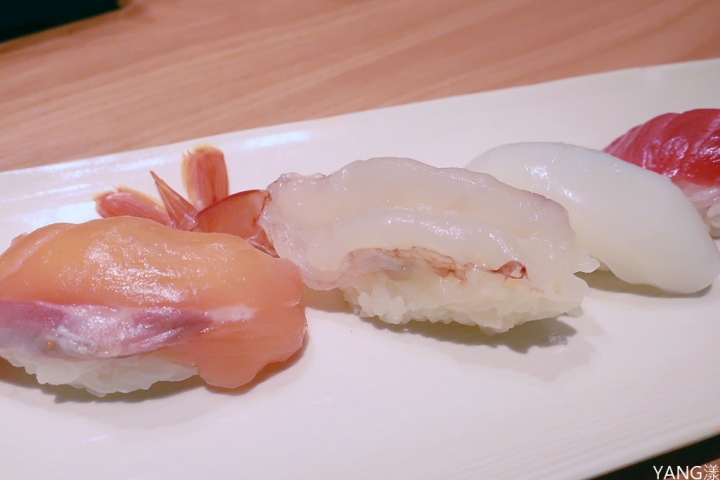 【內湖】合點壽司（がってん寿司），由師傅現場捏製的迴轉壽司