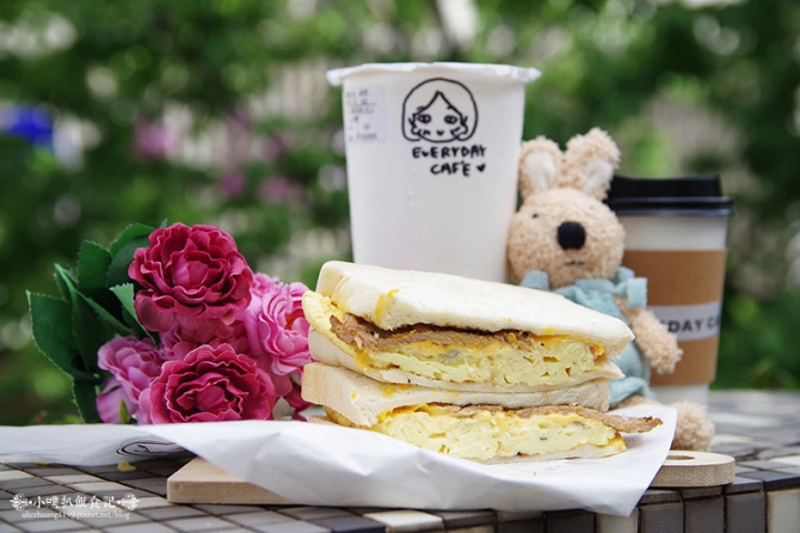 【中和早午餐】『EVERYDAY CAFE 』近永安市場站/手作吐司/咖啡.茶/排隊美食/近期推出晚間限定吃飽飽吐司