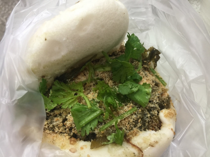 【食記】捷運公館站。藍家割包~半肥半瘦的割包好好吃