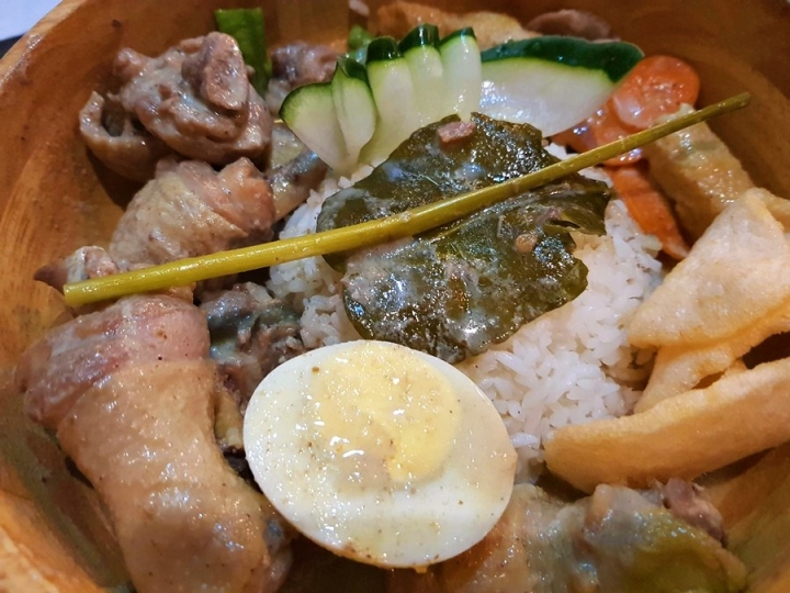 [南洋咖哩]苗栗頭份尚順廣場丁椰正宗新加坡料理~海南雞~叻沙~綠咖哩飯~食記