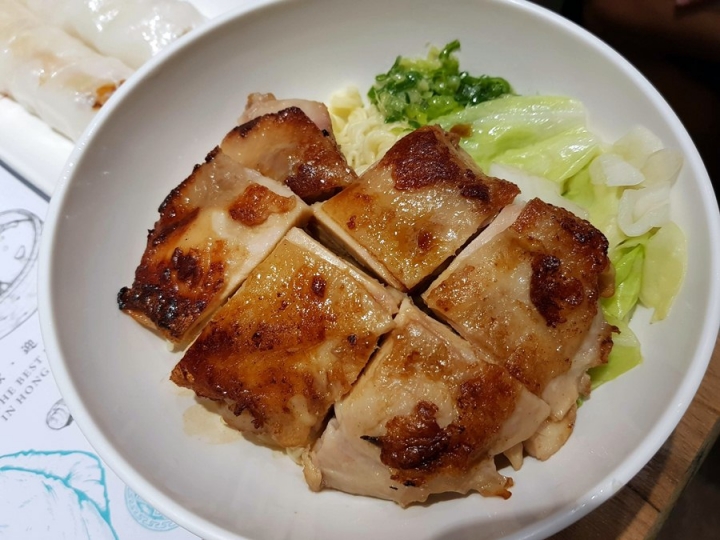 台北市 台北微風台北車站店 [點點心] 來自香港的人氣港式點心~ 生意很好要排隊~ 推薦脆皮鮮蝦腸粉 & 撈麵好吃