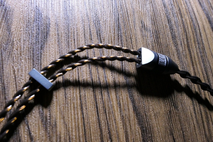 [開箱評測]漢聲 AEGIS 4wire 耳機升級線～單晶銅里茲線材＋單晶金銀合金導體～