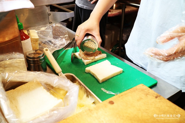 【中和早午餐】『EVERYDAY CAFE 』近永安市場站/手作吐司/咖啡.茶/排隊美食/近期推出晚間限定吃飽飽吐司