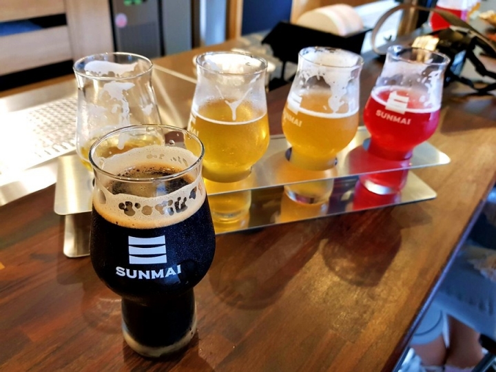 台北大安區 捷運忠孝敦南站 SUNMAI BAR 金色三麥精釀啤酒吧（安和店）適合下班後放鬆 聊天 英式酒吧風格 品酒很愜意~ 看世足好嗨~