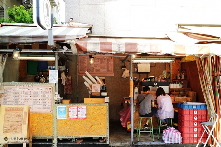 【中和早午餐】『EVERYDAY CAFE 』近永安市場站/手作吐司/咖啡.茶/排隊美食/近期推出晚間限定吃飽飽吐司