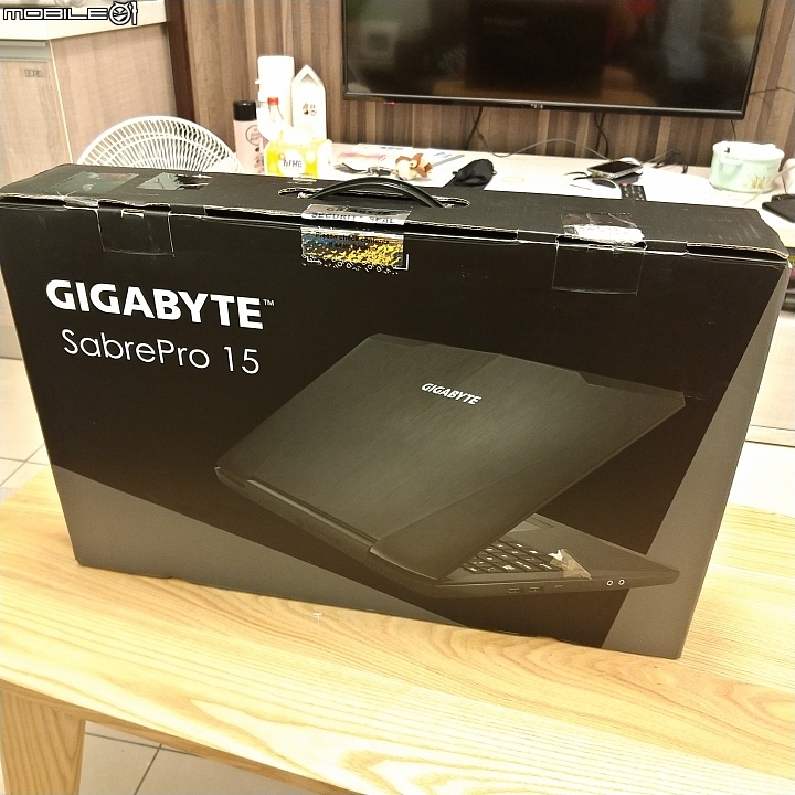 [不專業開箱] GIGABYTE SabrePro 15-W8 高質感平價電競筆電