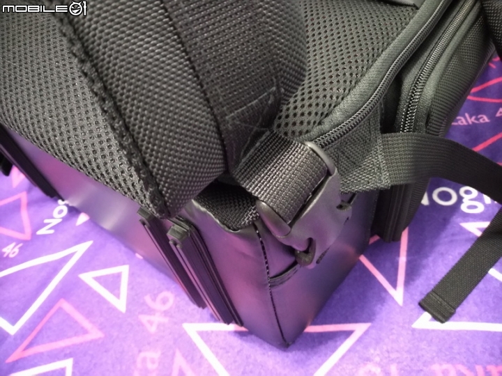 【分享】出自於台灣的好包，PackChair X 防身且可以坐的椅子包
