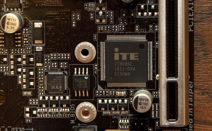 ITX 小鷹現身 GIGABYTE B360N AORUS GAMING WIFI 簡單開箱