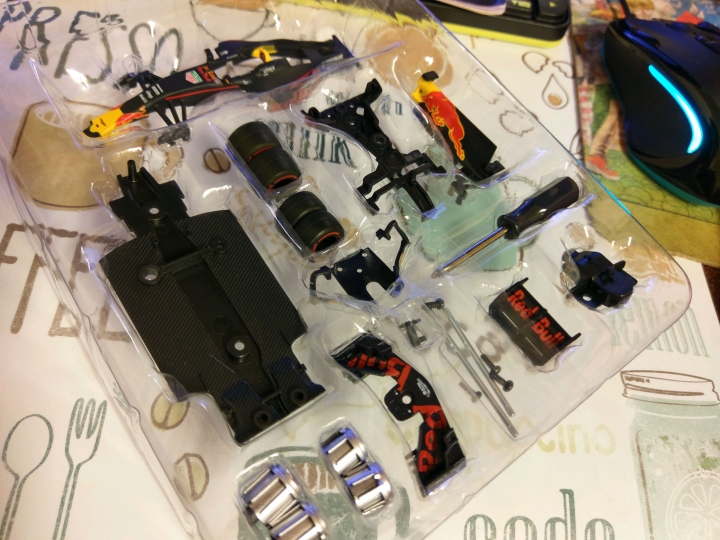 ˋ7-11 超商模型Red Bull RACING 方程式賽車RB13 1:43純開箱