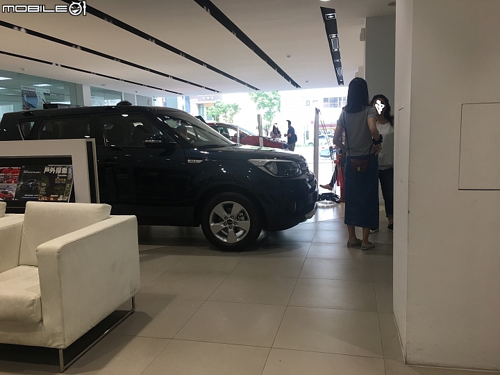 kia 展間 Hen 熱鬧  - 是廢文.. 有圖