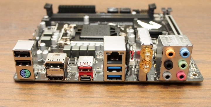 ITX 小鷹現身 GIGABYTE B360N AORUS GAMING WIFI 簡單開箱