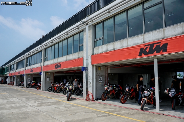 【採訪】彎道快進快出!2018 KTM 790 Duke 台灣正式發表!
