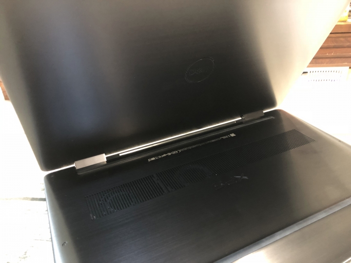 XPS 15 二合一 (2-IN-1)(9575) 黑金屬絲(Brushed Onyx)開箱文