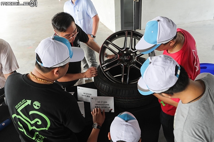 Luxgen U6 GT220大鵬灣賽道試駕,一樓PIT休息區 Luxgen U6 GT220大鵬灣賽道試駕,一樓PIT休息區
