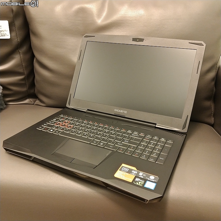 [不專業開箱] GIGABYTE SabrePro 15-W8 高質感平價電競筆電