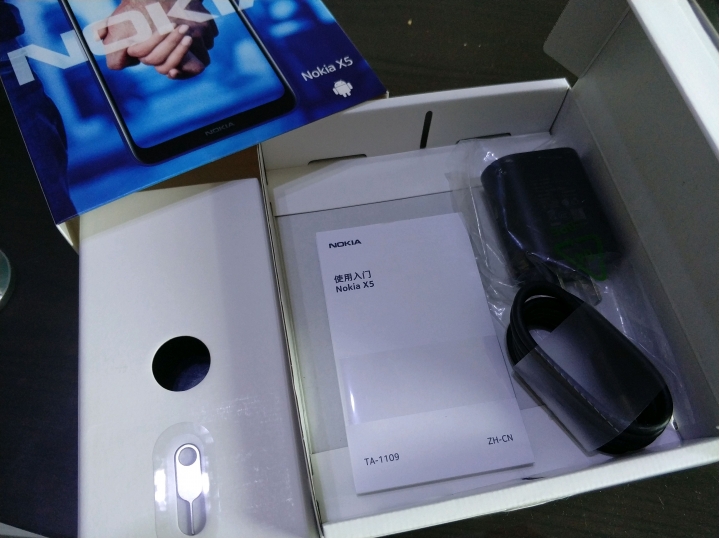 Nokia x5(5.1 plus)波羅的海藍開箱