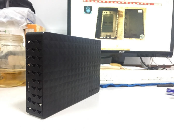 Seagate ExpansionDesktop 4TB 3.5吋 黑鑽外接硬碟 拆解 拆外接盒