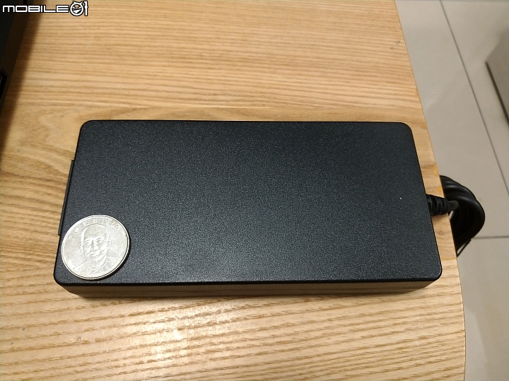 [不專業開箱] GIGABYTE SabrePro 15-W8 高質感平價電競筆電