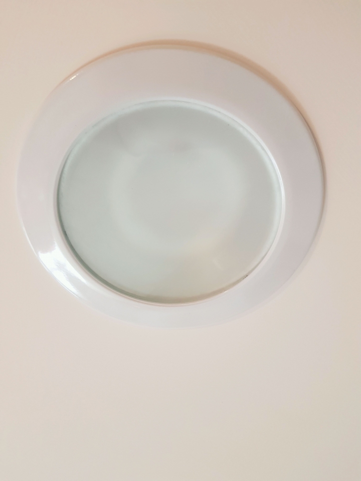 這種崁燈燈炮怎麼換