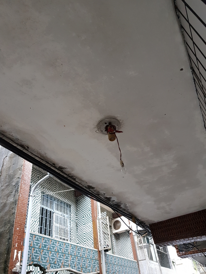 新手上路，想更換牆壁舊的開關及門外電燈燈座。