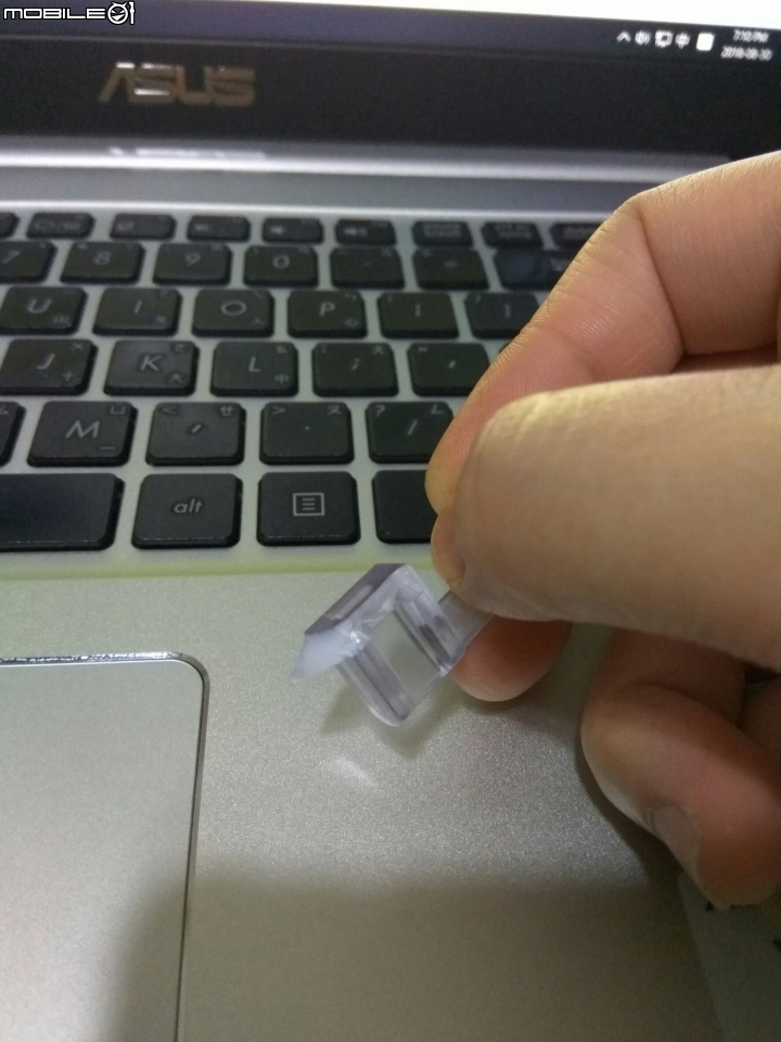 NA-V188EBS-S 全新洗衣機第二天發現這個斷掉卡榫，請問大家這是什麼零件呢?