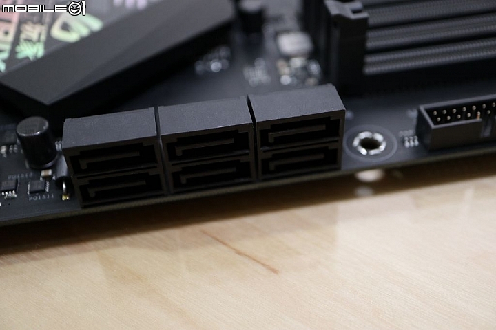 [開箱] AMD 持續搶攻主流 ASUS ROG STRIX B450F 2600X