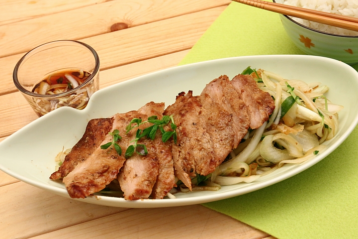 「香煎味噌霜降肉」口感Q彈有勁，日式清爽風味料理