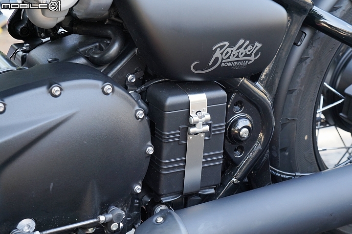2018 TRIUMPH Bonneville Bobber Black 專屬騎士的黑色美學