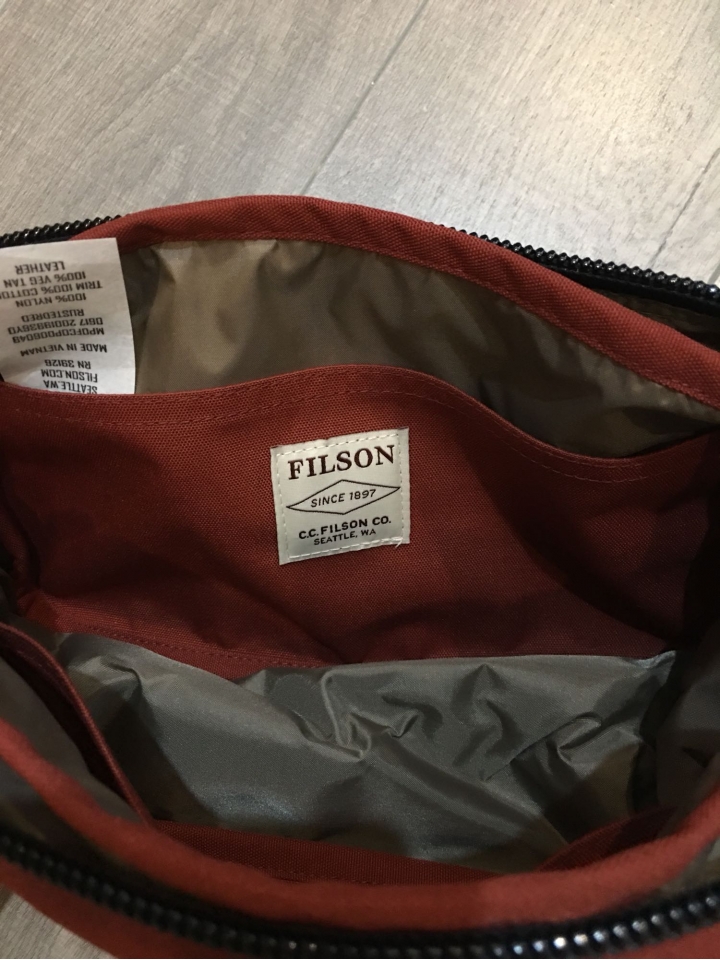 「開箱」Filson小手提包/化妝包及Dsquared2深藍夾克