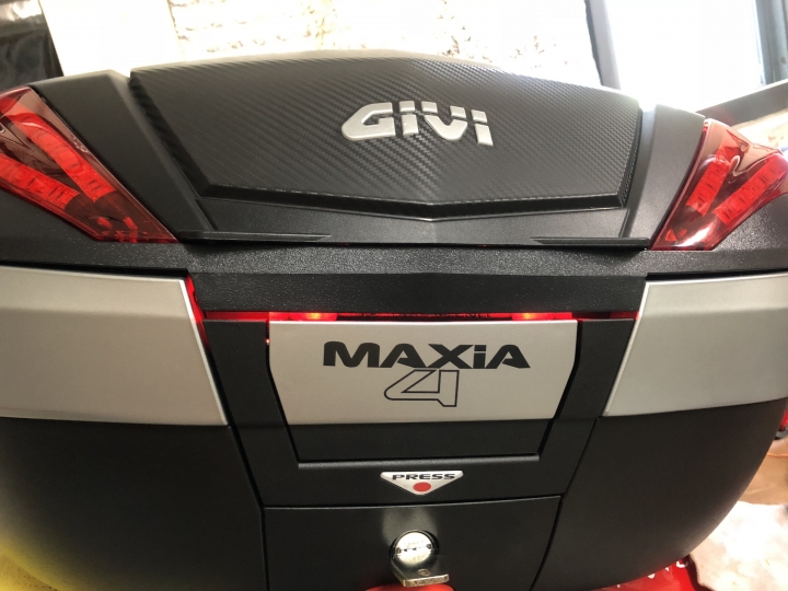 分享 Givi V56 後箱煞車/方向燈