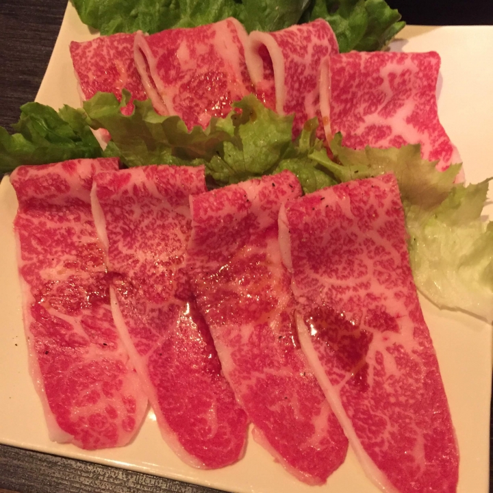 沖繩自駕遊DAY1  琉球の牛、許田休息站、古宇利大橋、美味的阿古豬~~~~~