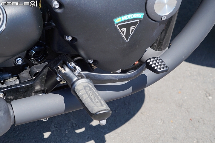 2018 TRIUMPH Bonneville Bobber Black 專屬騎士的黑色美學
